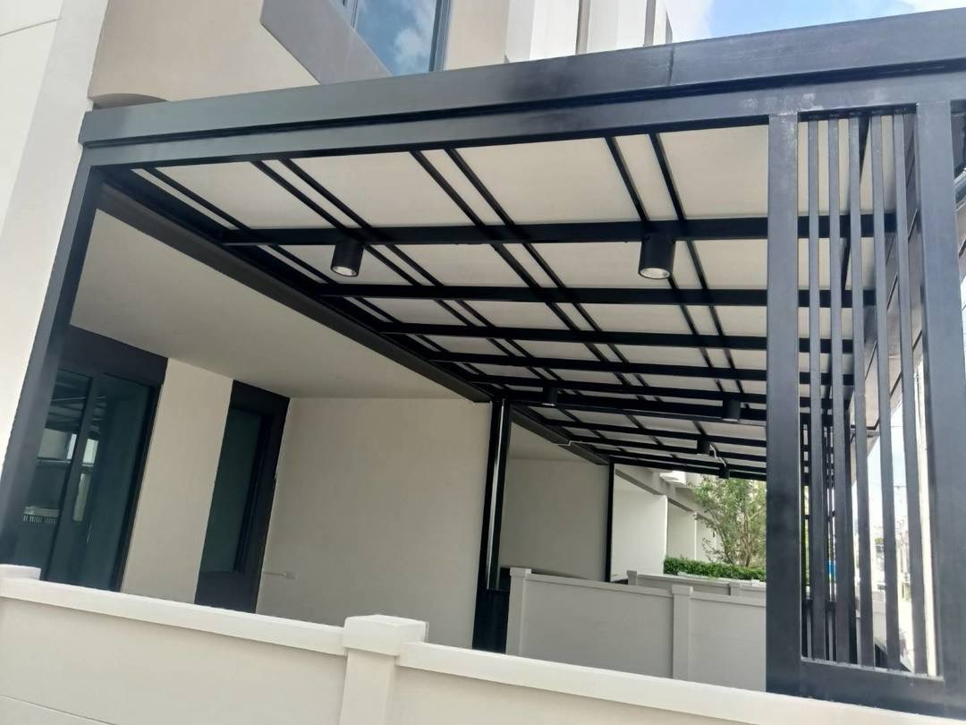 Steel-framed residential carport · 2